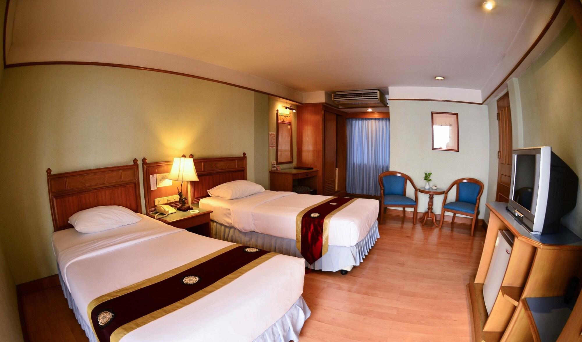 Silom Village Inn Bangkok Bagian luar foto