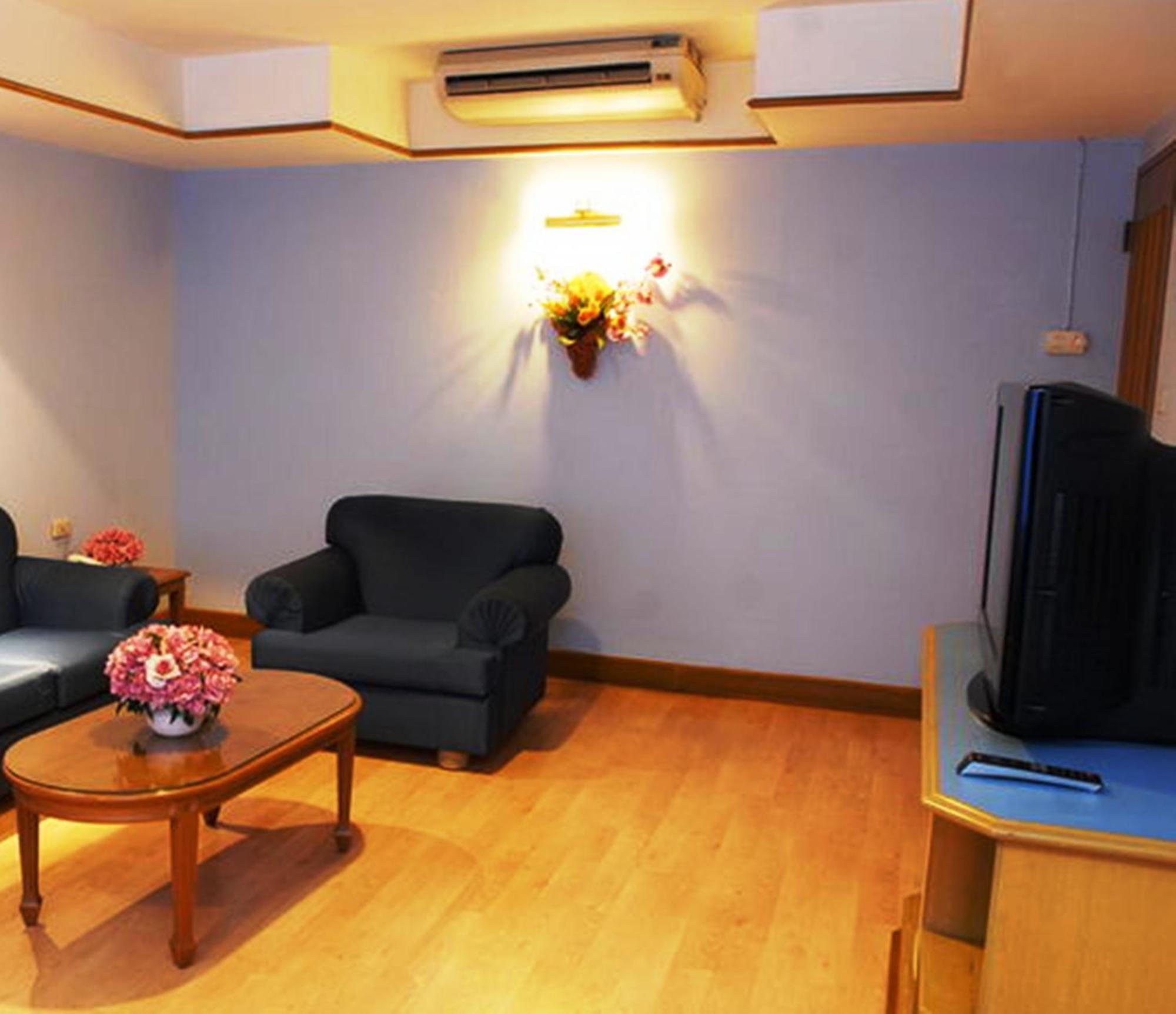 Silom Village Inn Bangkok Bagian luar foto
