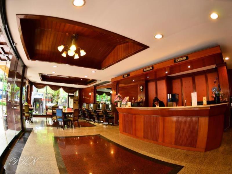 Silom Village Inn Bangkok Bagian luar foto