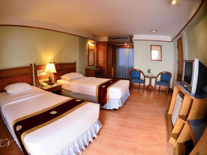Silom Village Inn Bangkok Bagian luar foto