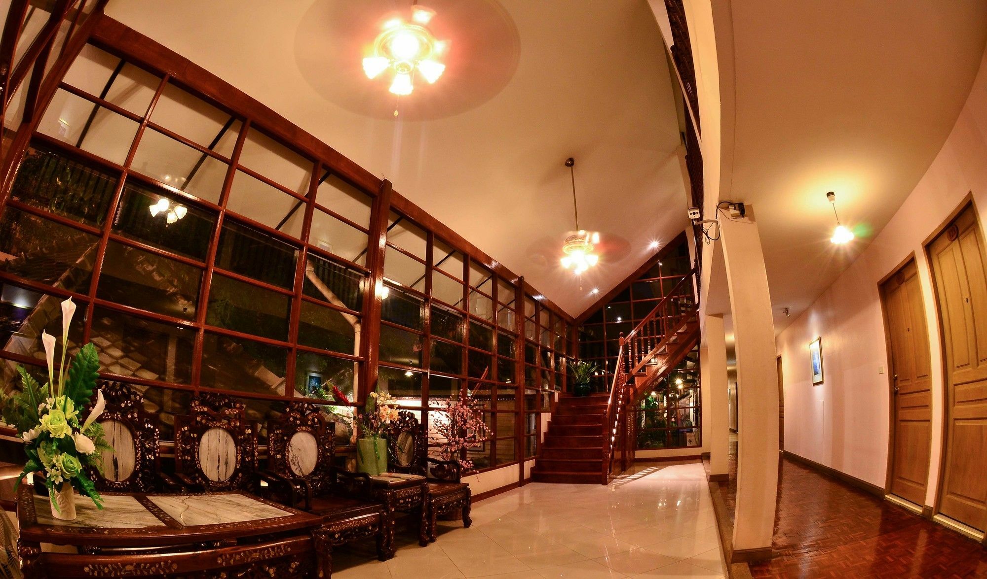 Silom Village Inn Bangkok Bagian luar foto