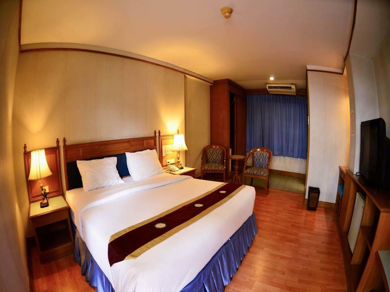 Silom Village Inn Bangkok Bagian luar foto