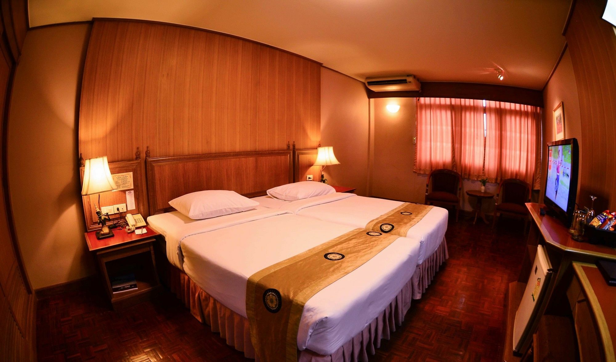 Silom Village Inn Bangkok Bagian luar foto