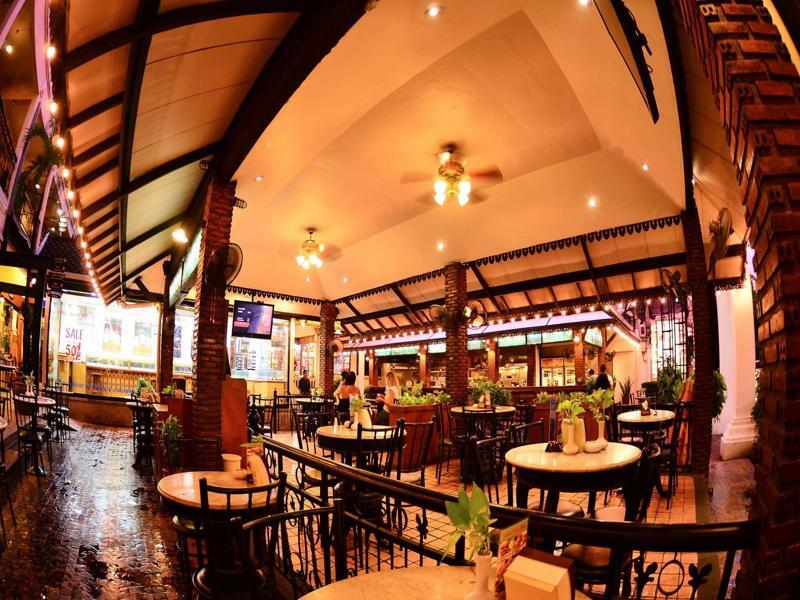 Silom Village Inn Bangkok Bagian luar foto