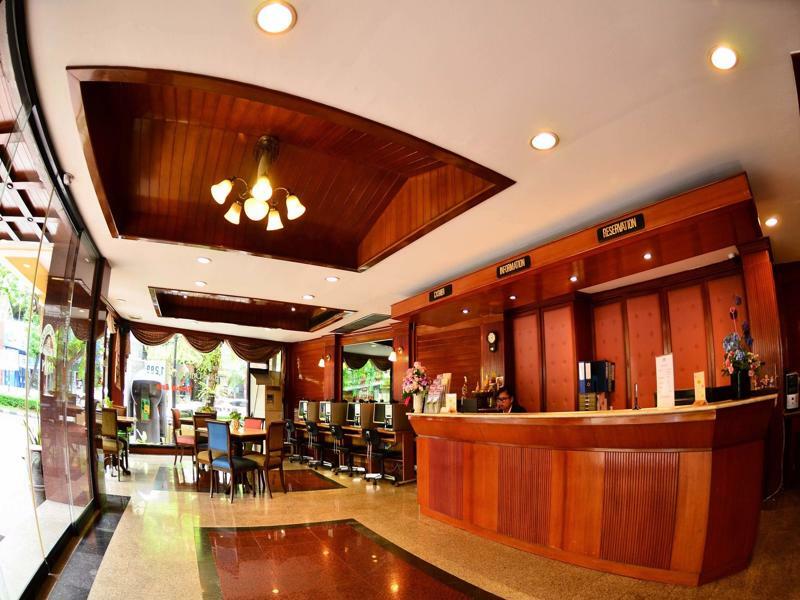 Silom Village Inn Bangkok Bagian luar foto