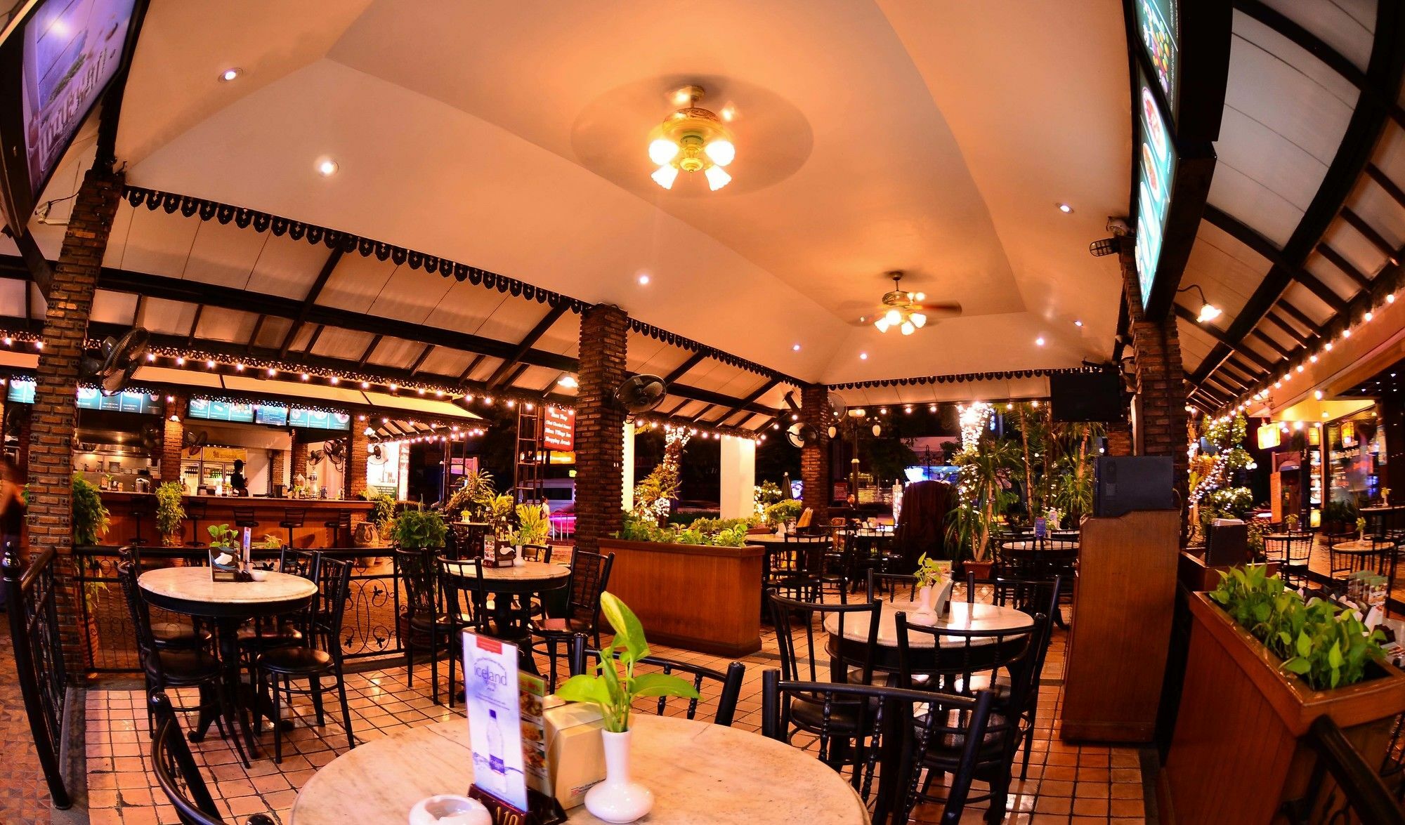 Silom Village Inn Bangkok Bagian luar foto